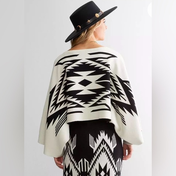 Ariat Chimayo Sweater Poncho - Picture 2 of 7